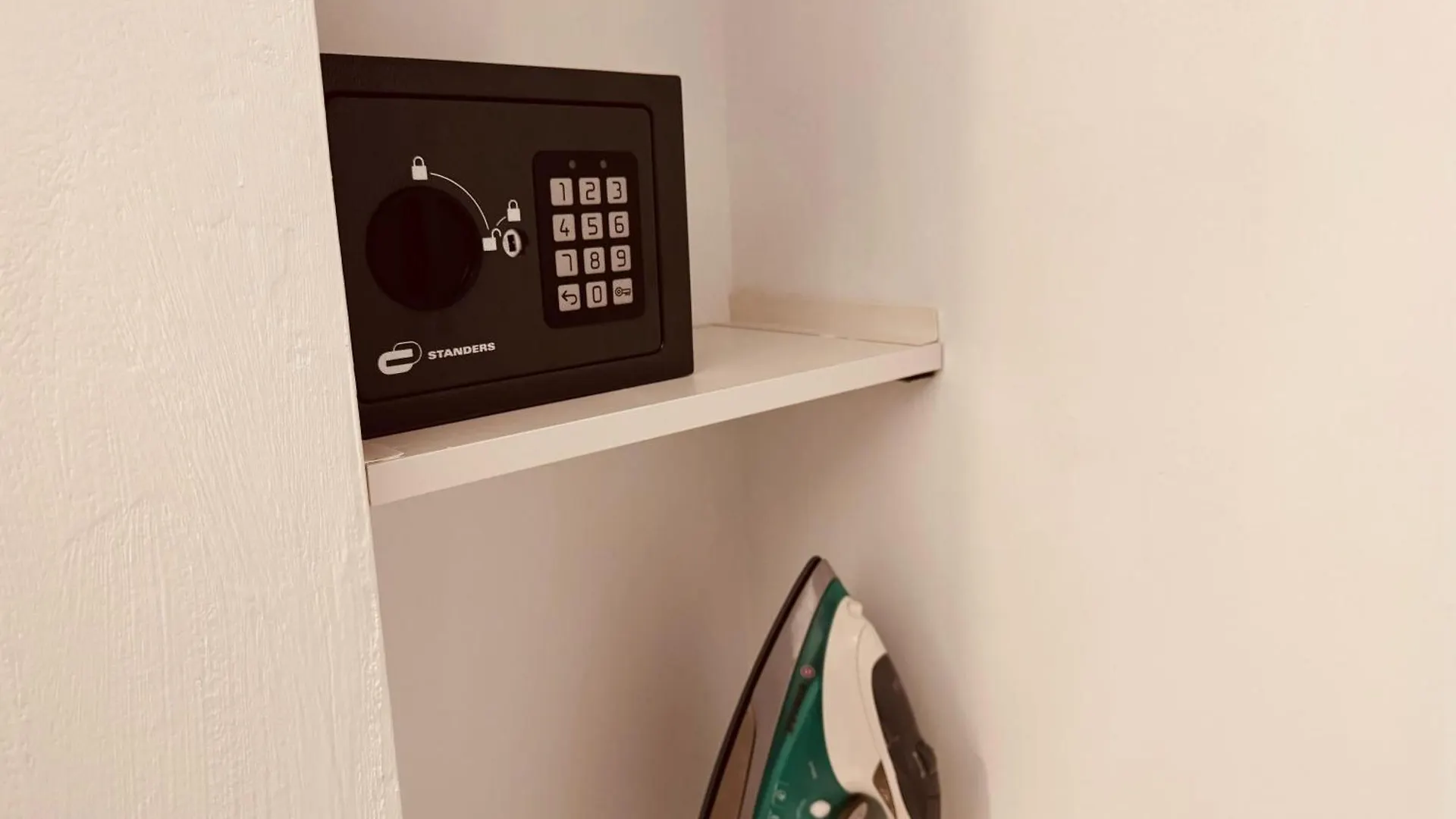 Mia'S Benalbeach Apartment 베날마데나코스타
